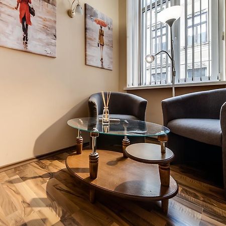 Queens Apartments Львов Экстерьер фото