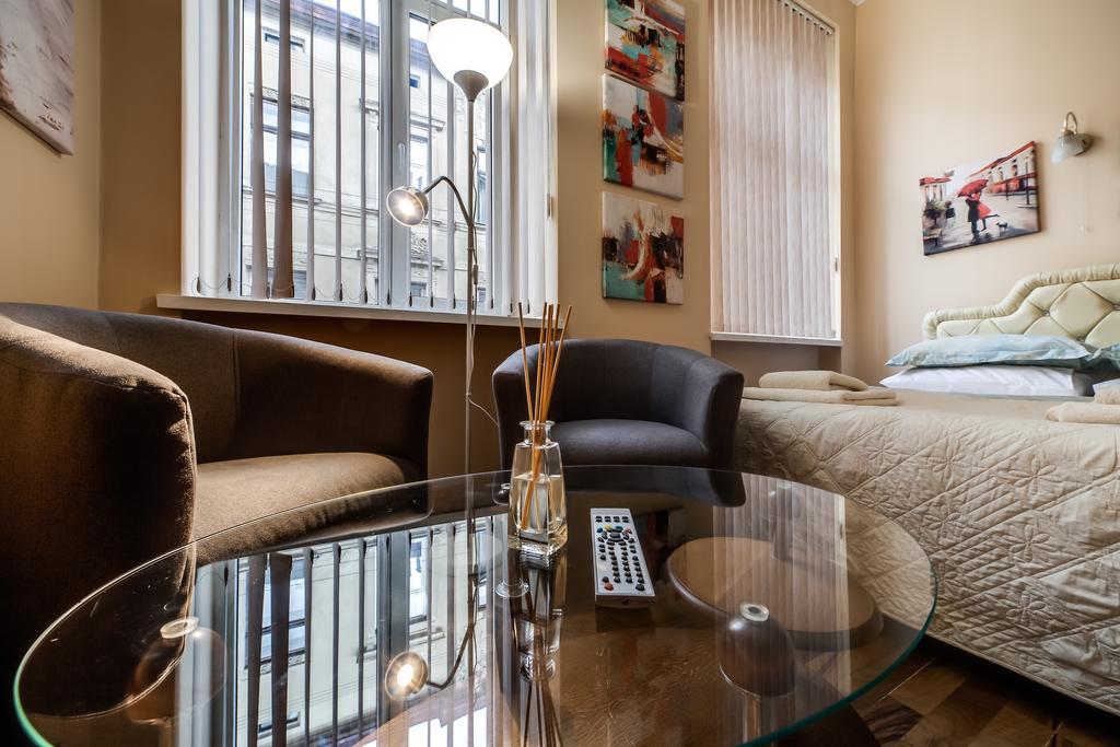 Queens Apartments Львов Экстерьер фото