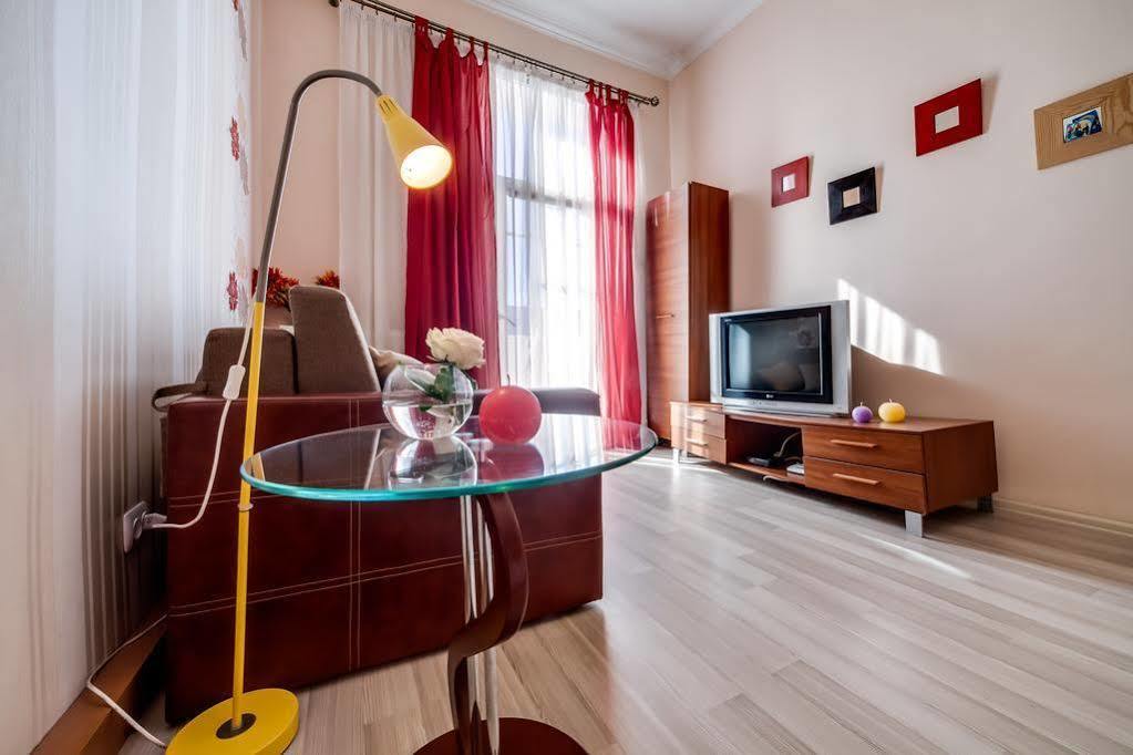 Queens Apartments Львов Экстерьер фото
