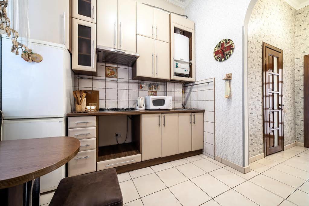 Queens Apartments Львов Экстерьер фото