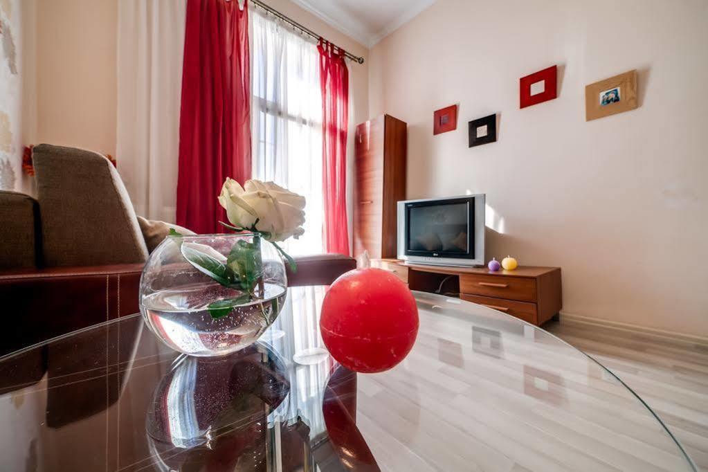 Queens Apartments Львов Экстерьер фото