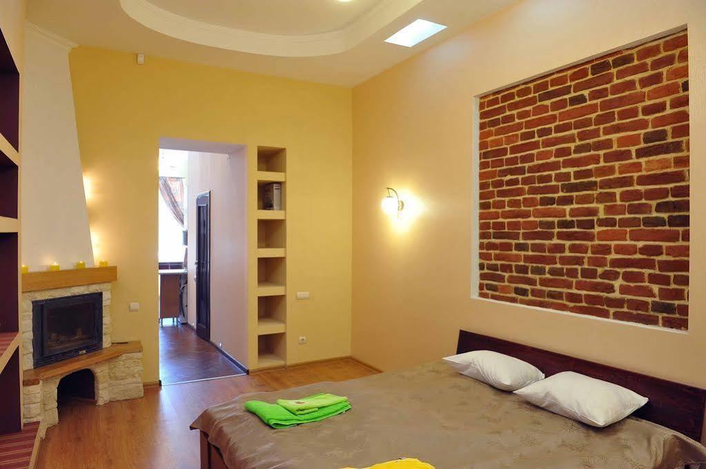 Queens Apartments Львов Экстерьер фото